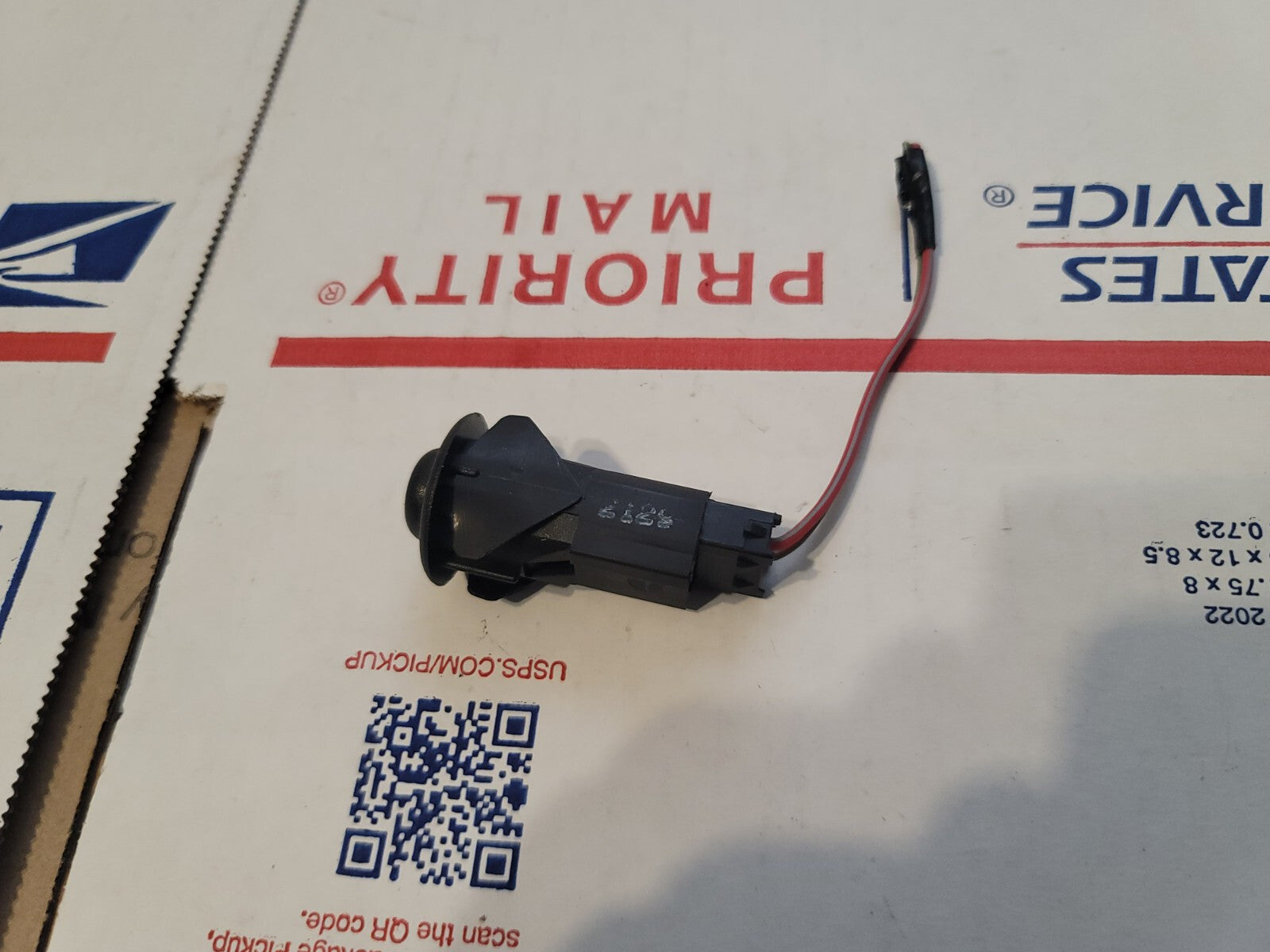 Dodge Durango Jeep Grand Cherokee Fuel Door Switch Access Button Mopar OEM 8L1