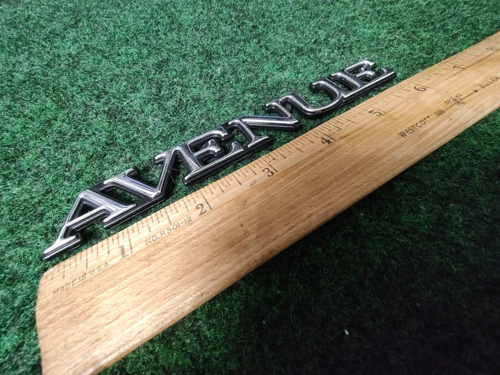 BUICK PARK AVENUE SIDE EMBLEM LOGO BADGE SYMBOL NAME PLATE BADGE USED 7S2