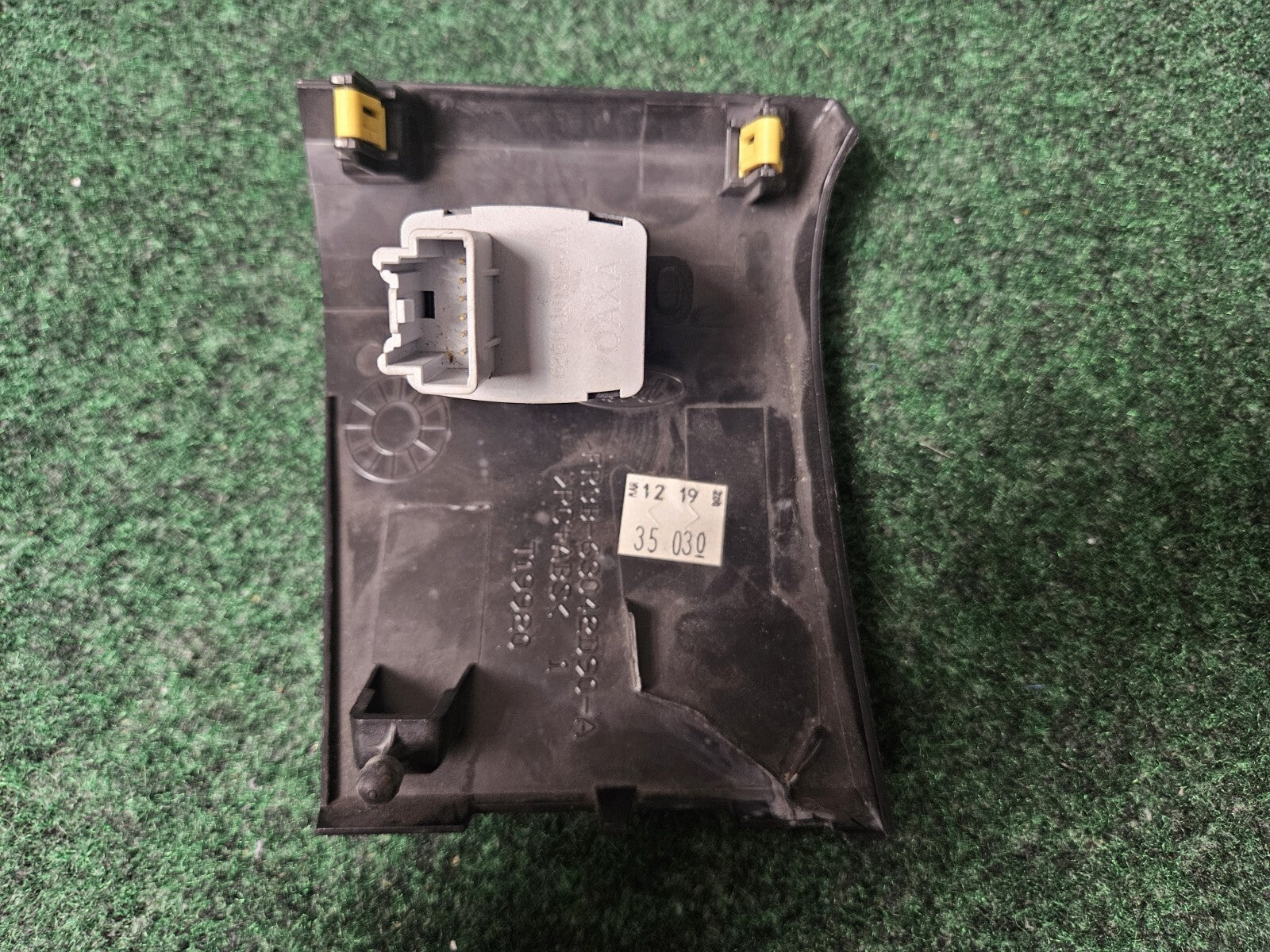 18-2023 FORD MUSTANG DASH LEFT AIR NOZZLE COVER PANEL TRIM OEM FR3B63042D90A 3M2