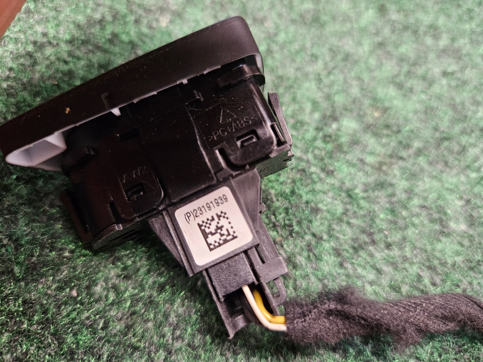2014 - 2016 Chevrolet Malibu Traction OFF Control Switch Button 23191939 OEM 6M2
