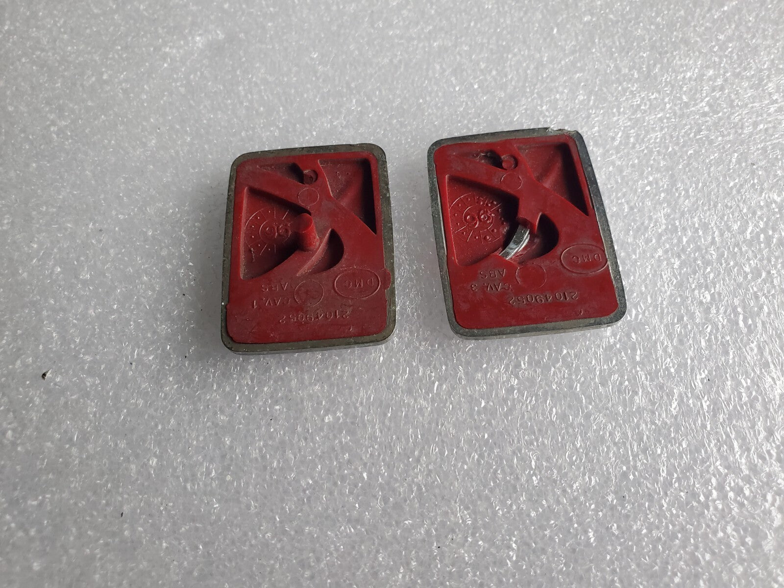 (2) Saturn 1991-2002 LS SL Fender Emblem Badge Logo Nameplate Name 21049052 VNTG