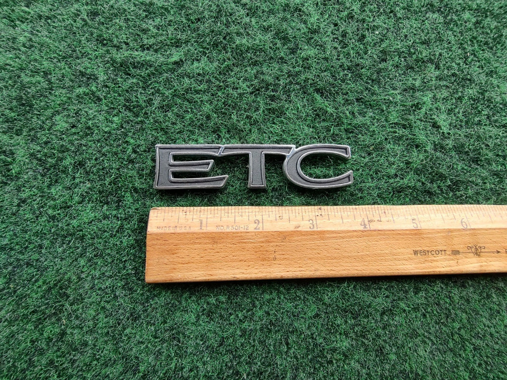 CADILLAC ELDORADO SEVILLE DEVILLE ETC REAR EMBLEM LOGO BADGE SYMBOL USED 5S2