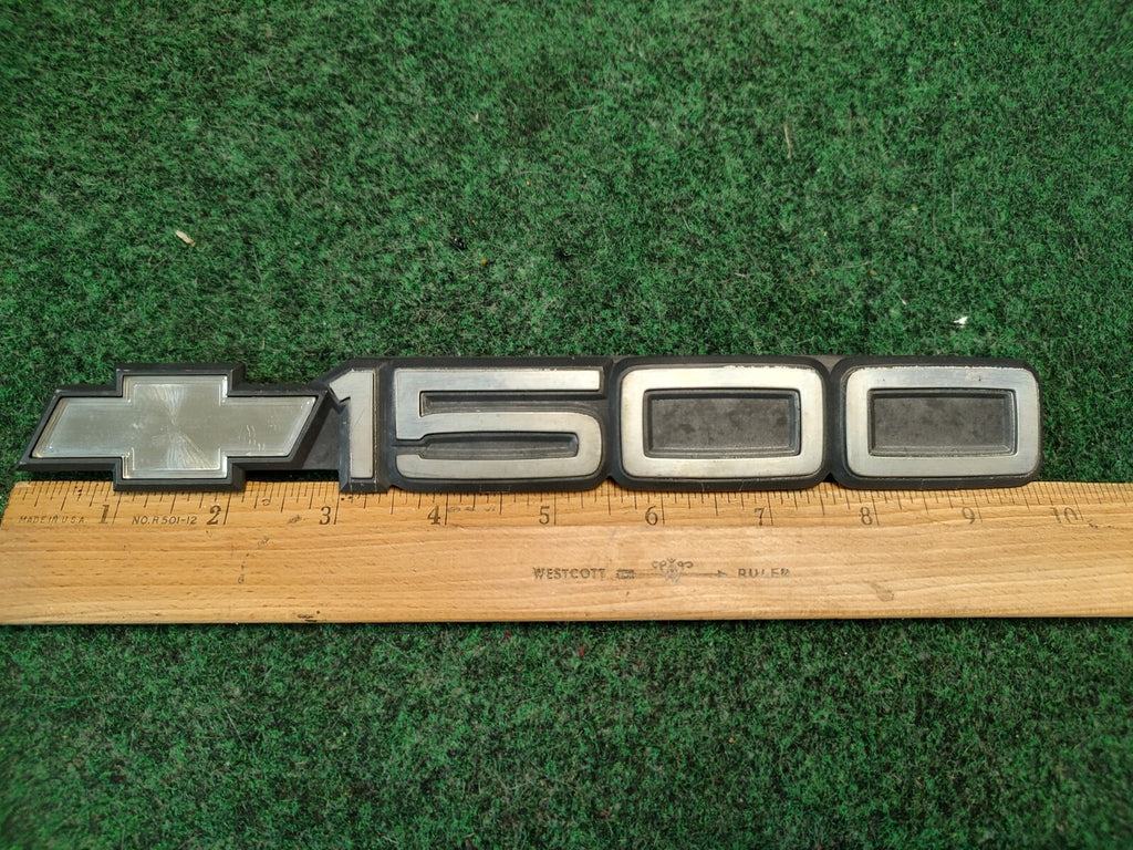00 01 02 03 04 05 06 CHEVROLET SILVERADO 1500 SIDE EMBLEM BADGE 15707431 3S4