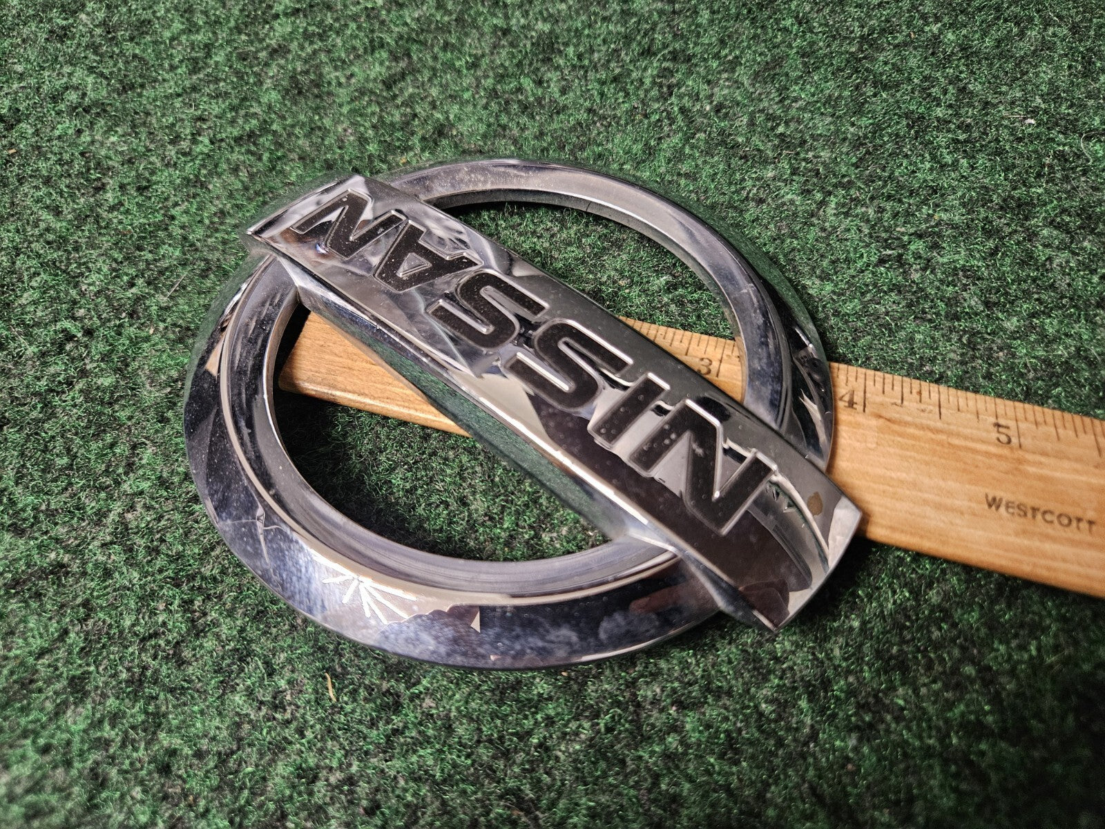 2005-2012 Nissan Pathfinder Xterra 2013 - 2015 Titan Rear Emblem 90891-EA500 2L4