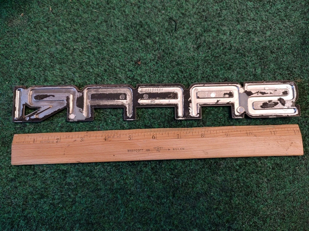 1995-2005 GMC Safari Rear Door Emblem Badge Logo Nameplate Name 15690681 10L3