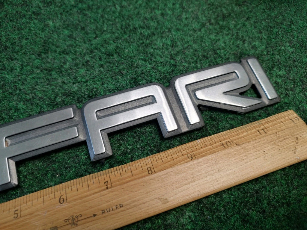 1995-2005 GMC Safari Rear Door Emblem Badge Logo Nameplate Name 15690681 2S2