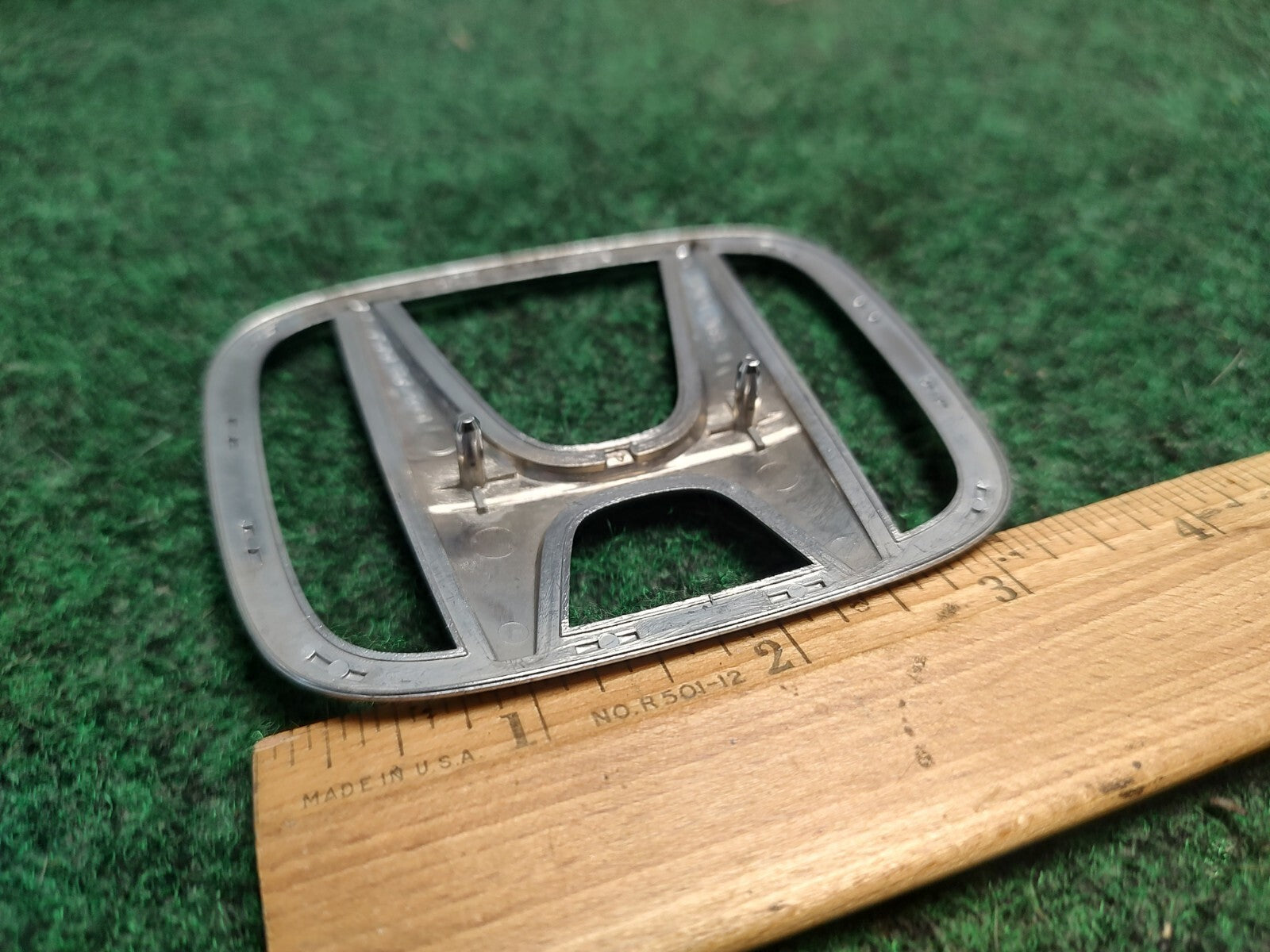 2003-2005 HONDA ACCORD SEDAN REAR TRUNK CENTER EMBLEM BADGE LOGO SYMBOL OEM 3S6