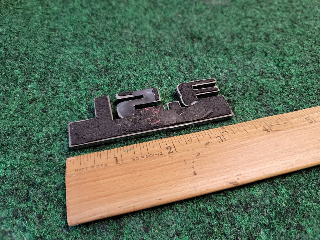 2006-2010 Dodge Charger Magnum 3.5L HIGH OUTPUT Nameplate Emblem 04806330AA 1M9