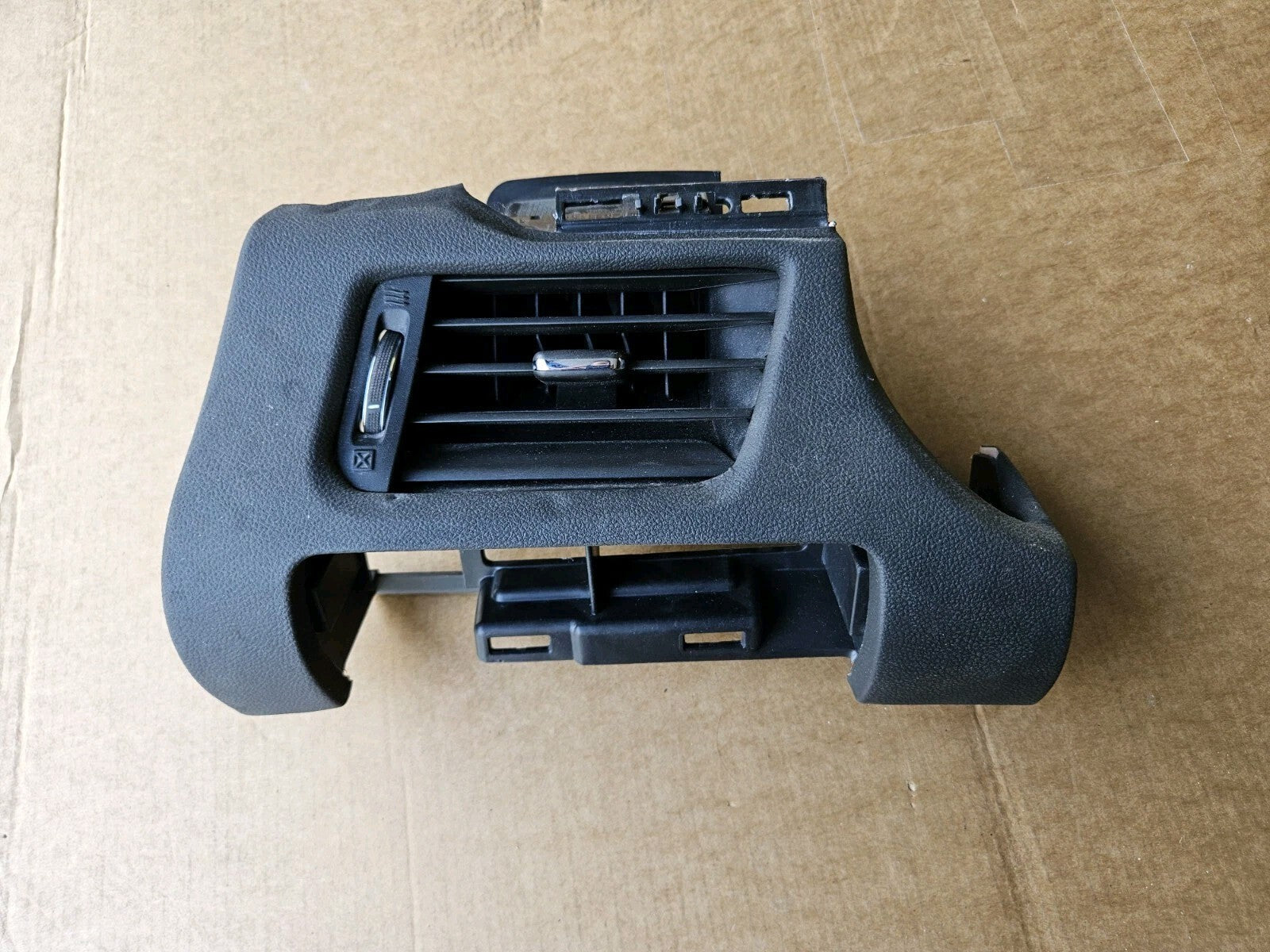 2015-2020 CHEVROLET IMPALA LEFT DRIVER SIDE DASHBOARD AIR VENT GRILLE & TRIM JT8