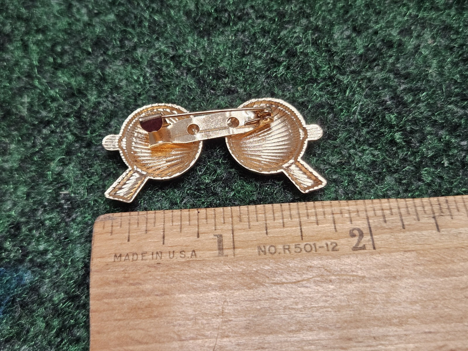 Oval Sunglasses in Gold Tone Metal Lapel Pin Brooch 1.75"