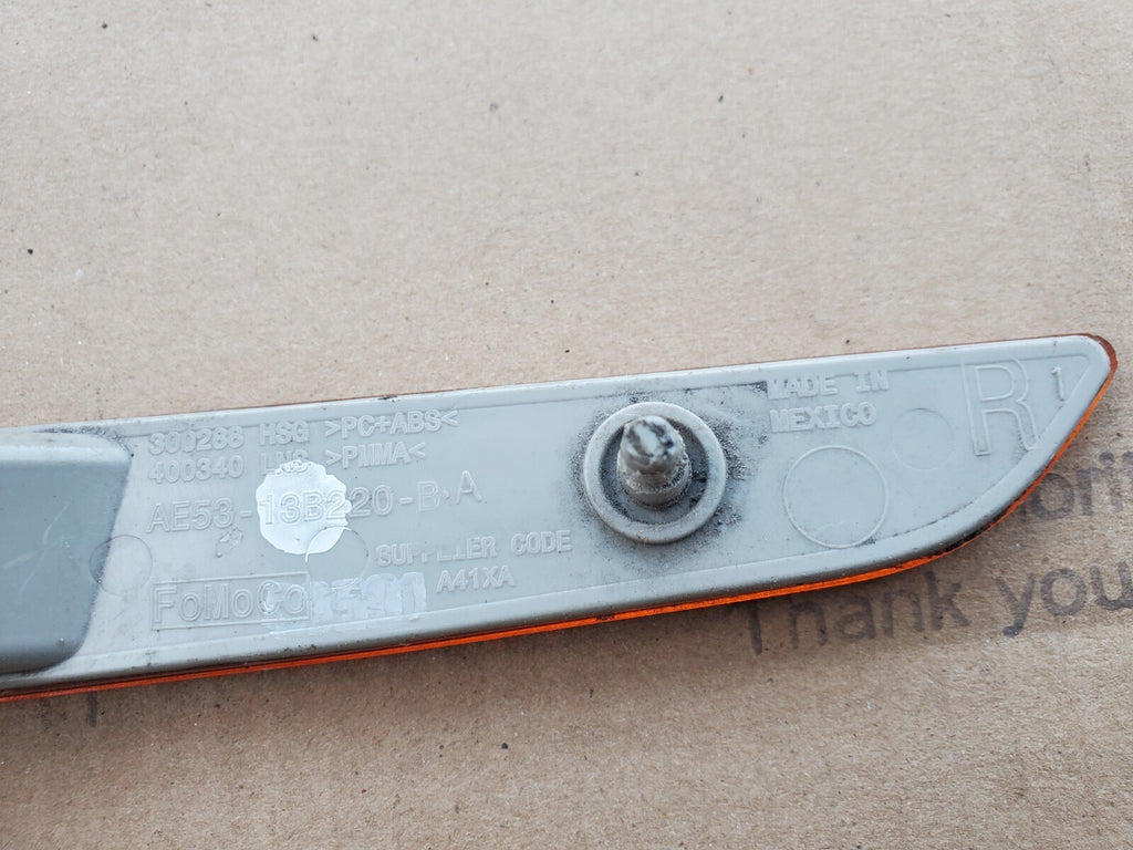 2010-2012 FORD FUSION SE FRONT RIGHT PASSENGER SIDE BUMPER MARKER LAMP OEM 3L4