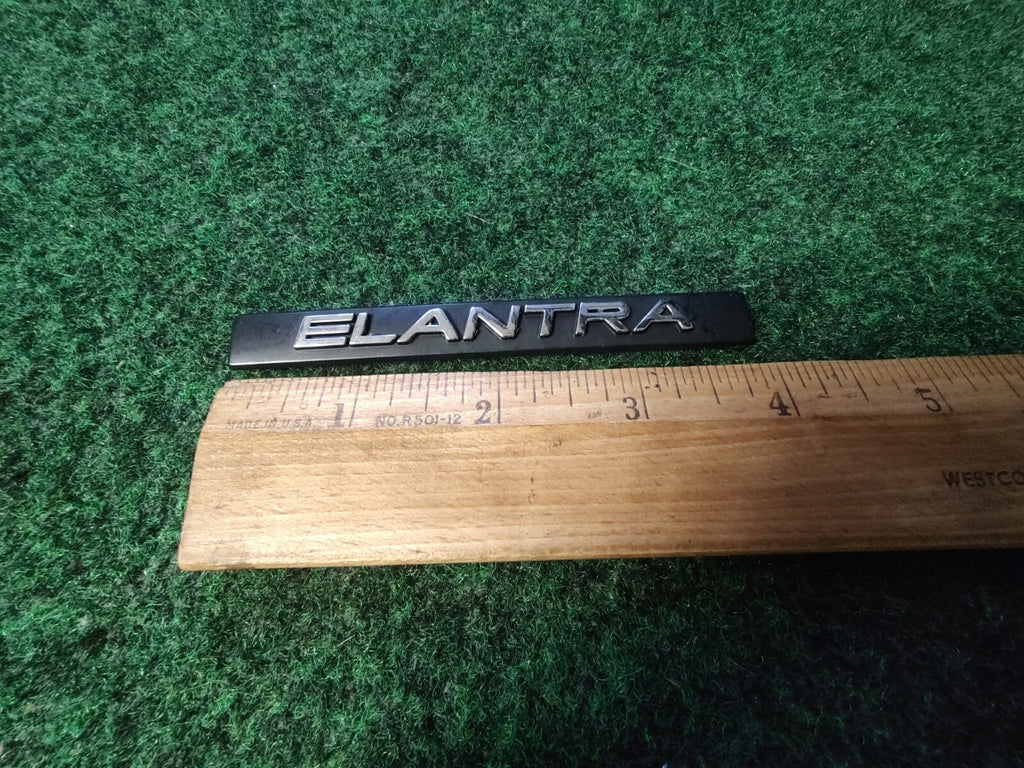 09 10 11 12 HYUNDAI ELANTRA TOURING WAGON REAR LID EMBLEM LOGO BADGE SIGN 8L2