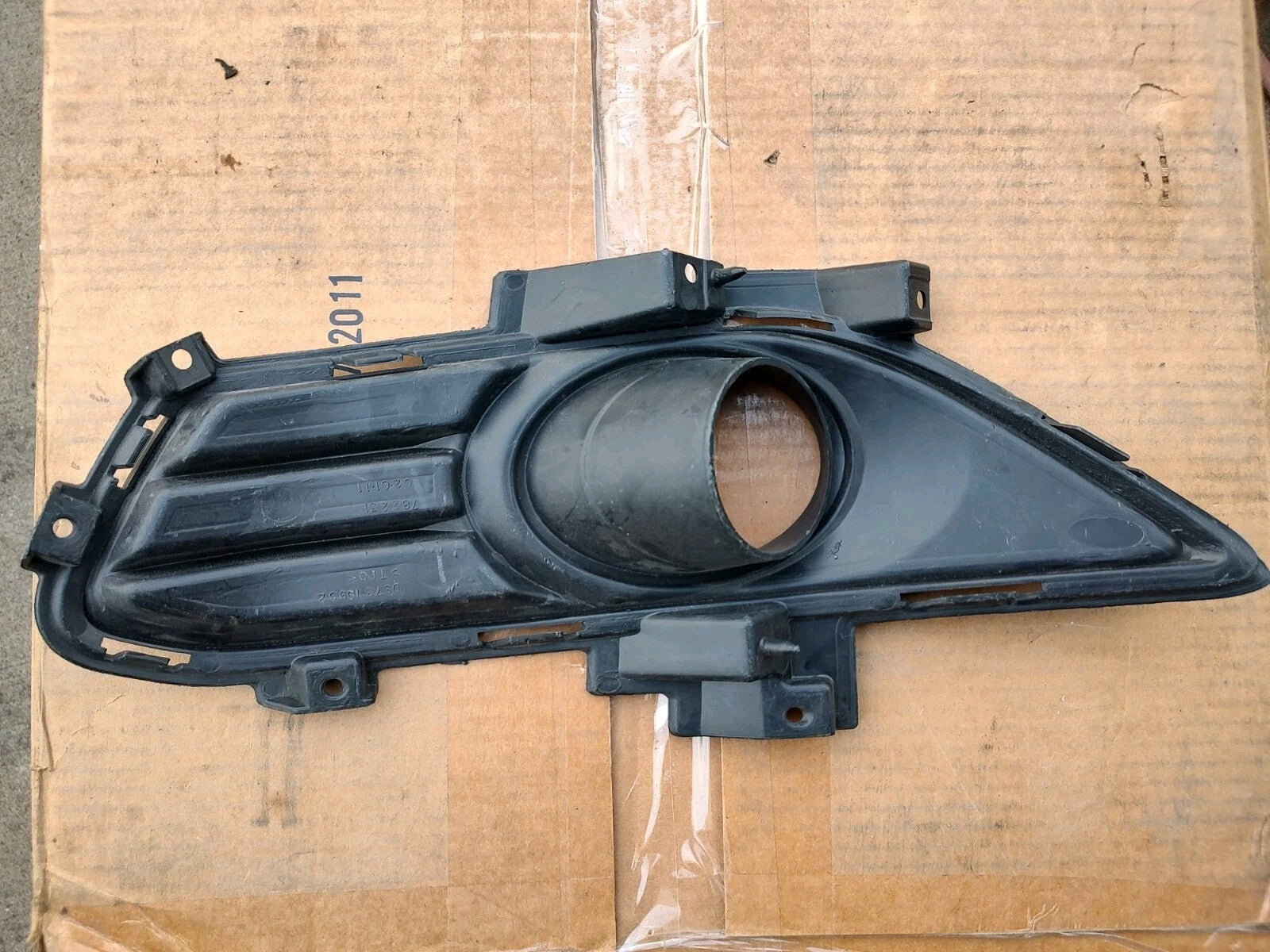 2013-2016 Ford Fusion Front RH Right Bumper Fog Lamp Cover Smooth Surface LT3