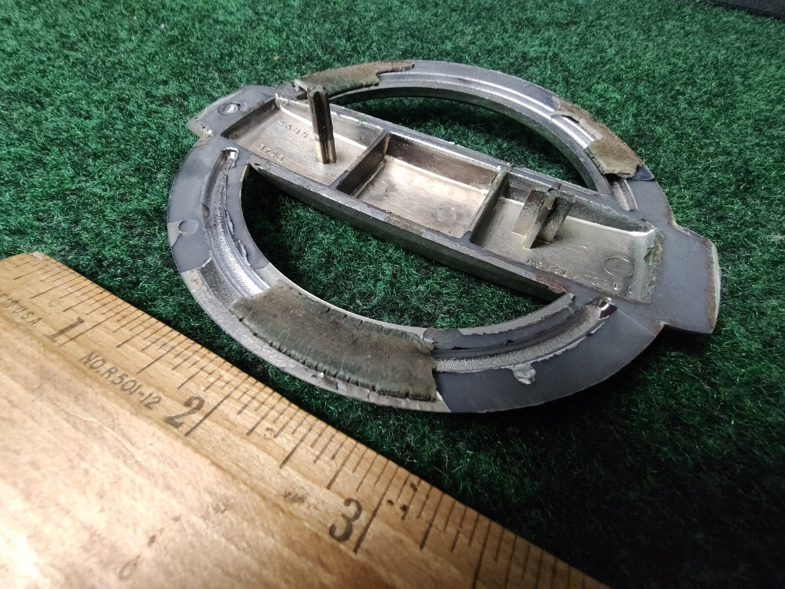2002 2003 2004 NISSAN XTERRA FRONT CHROME EMBLEM LOGO BADGE SYMBOL OEM 7S2