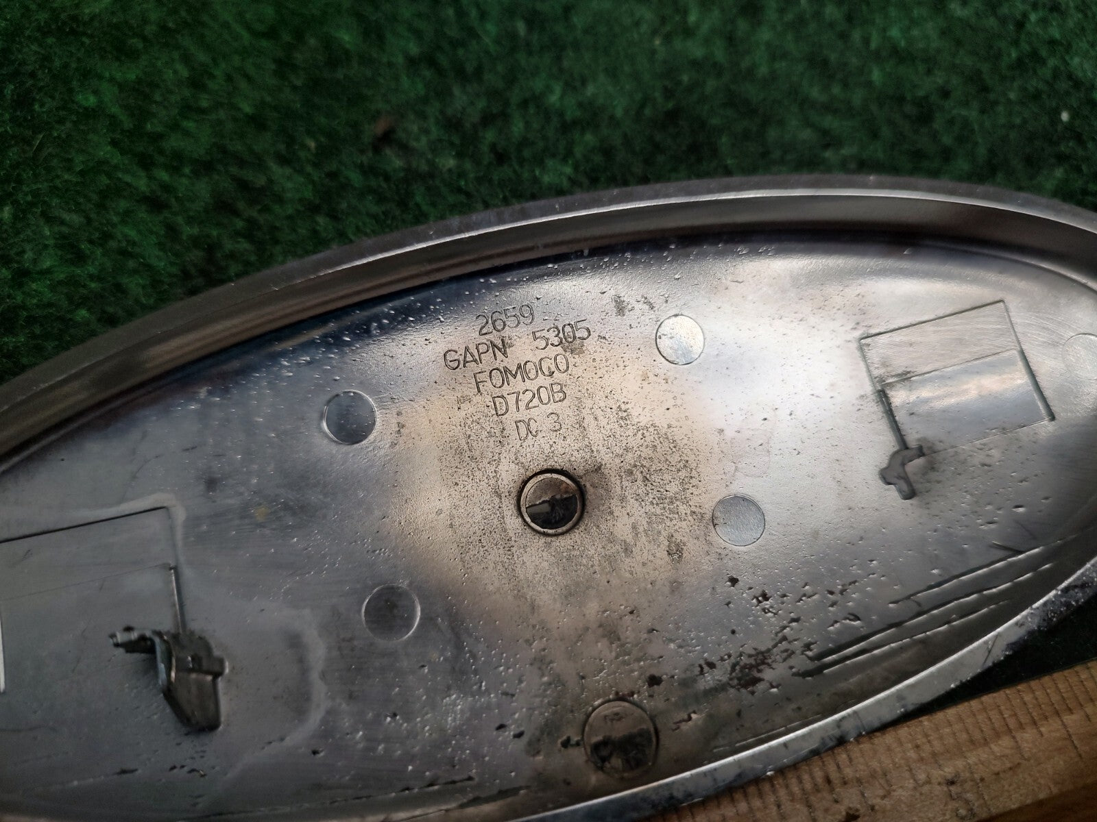 FORD 7 inch Oval Emblem OEM Gapn 5305 FOMOCO D720B 2S3