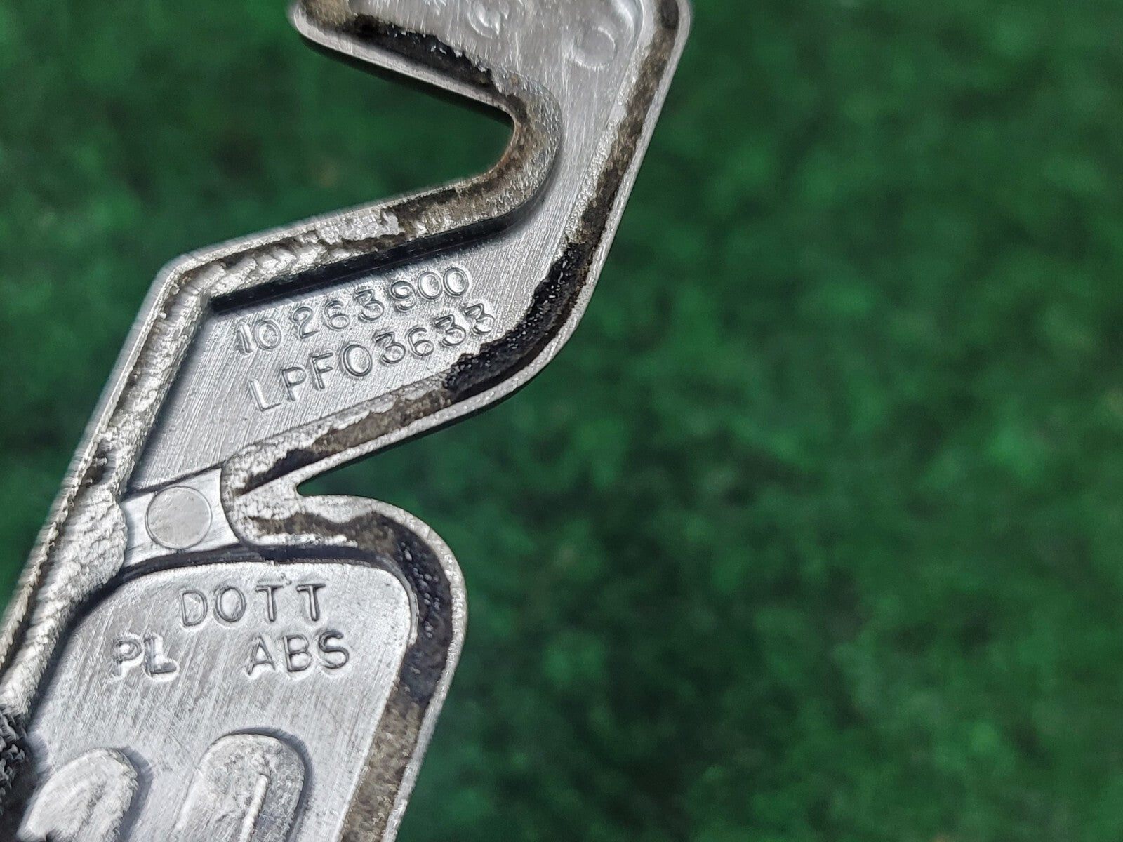 1997-2005 CHEVROLET VENTURE REAR EMBLEM BADGE LOGO CHROME OEM 1M1