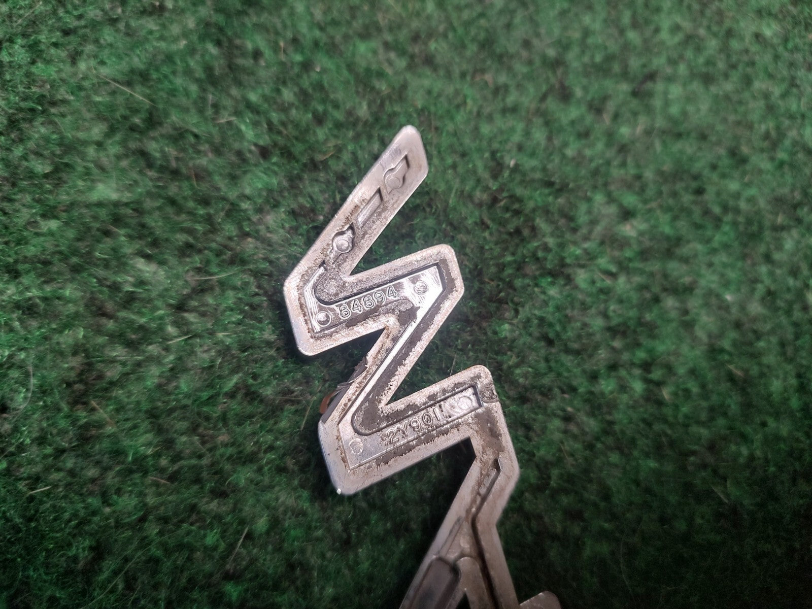 2000 2001 Nissan Maxima Rear Trunk Nameplate Badge Emblem 84894-2Y901 OEM 3S5