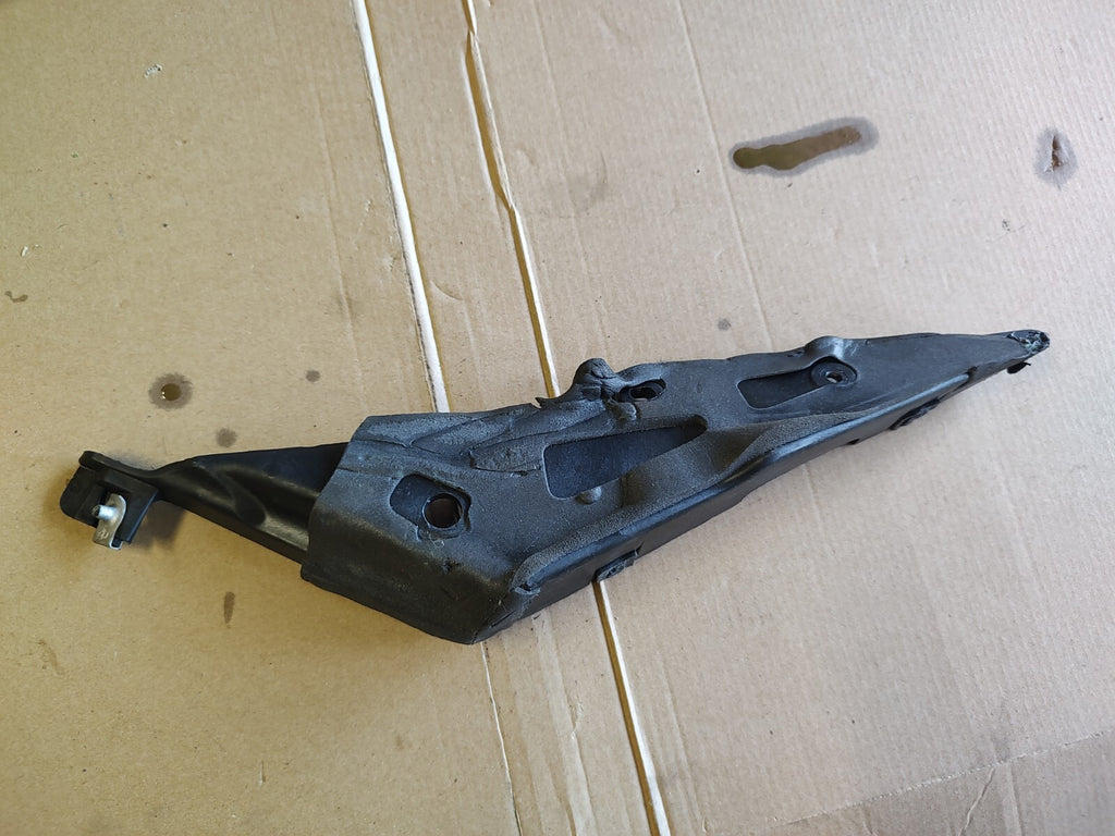 05-13 OEM Chevy Corvette C6 Windshield RH A Pillar Trim Bracket JT6