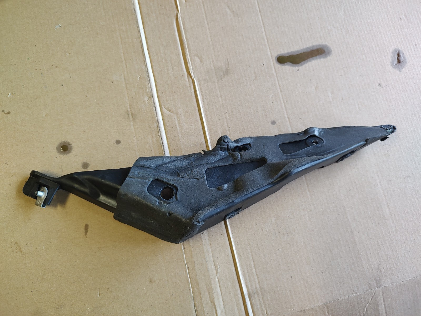 05-13 OEM Chevy Corvette C6 Windshield RH A Pillar Trim Bracket JT6
