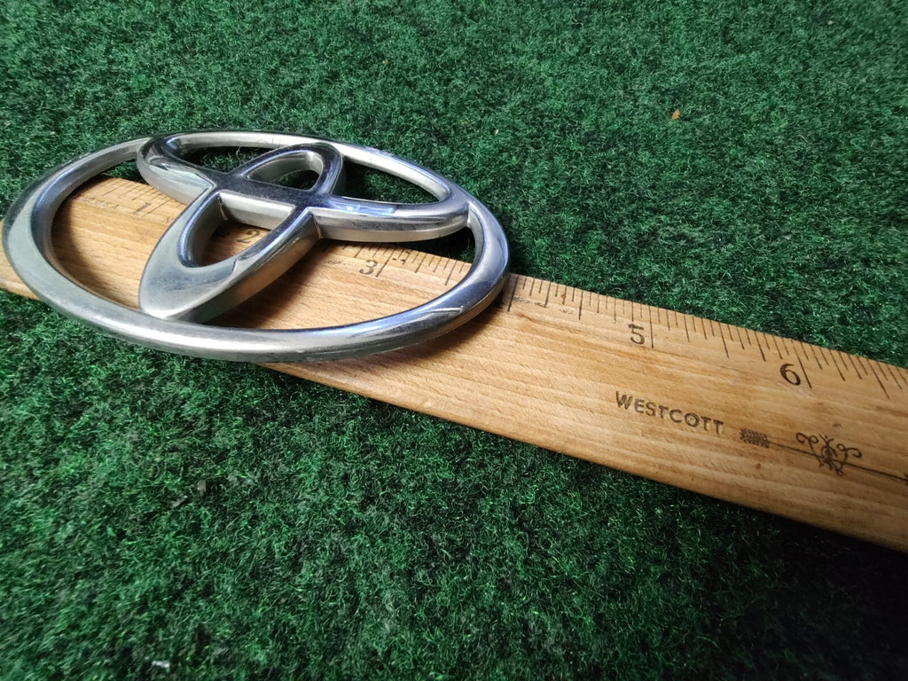 Toyota Camry 1997-2001 Rear Trunk Logo Emblem Genuine OEM   75441-AA040 4S4