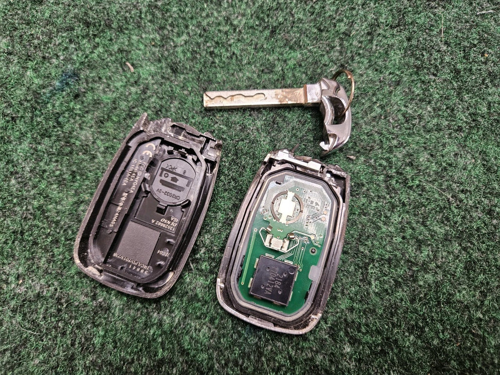 OEM Chevrolet Malibu Cruz Camaro Smart Key Fob w/ 5 Buttons Used Key Cut 7S5