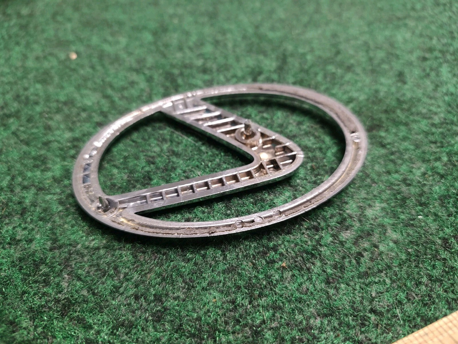 2001-2005 Lexus ES 300 Emblem Logo Badge Symbol Rear Tailgate Trunk Chrome 2S4
