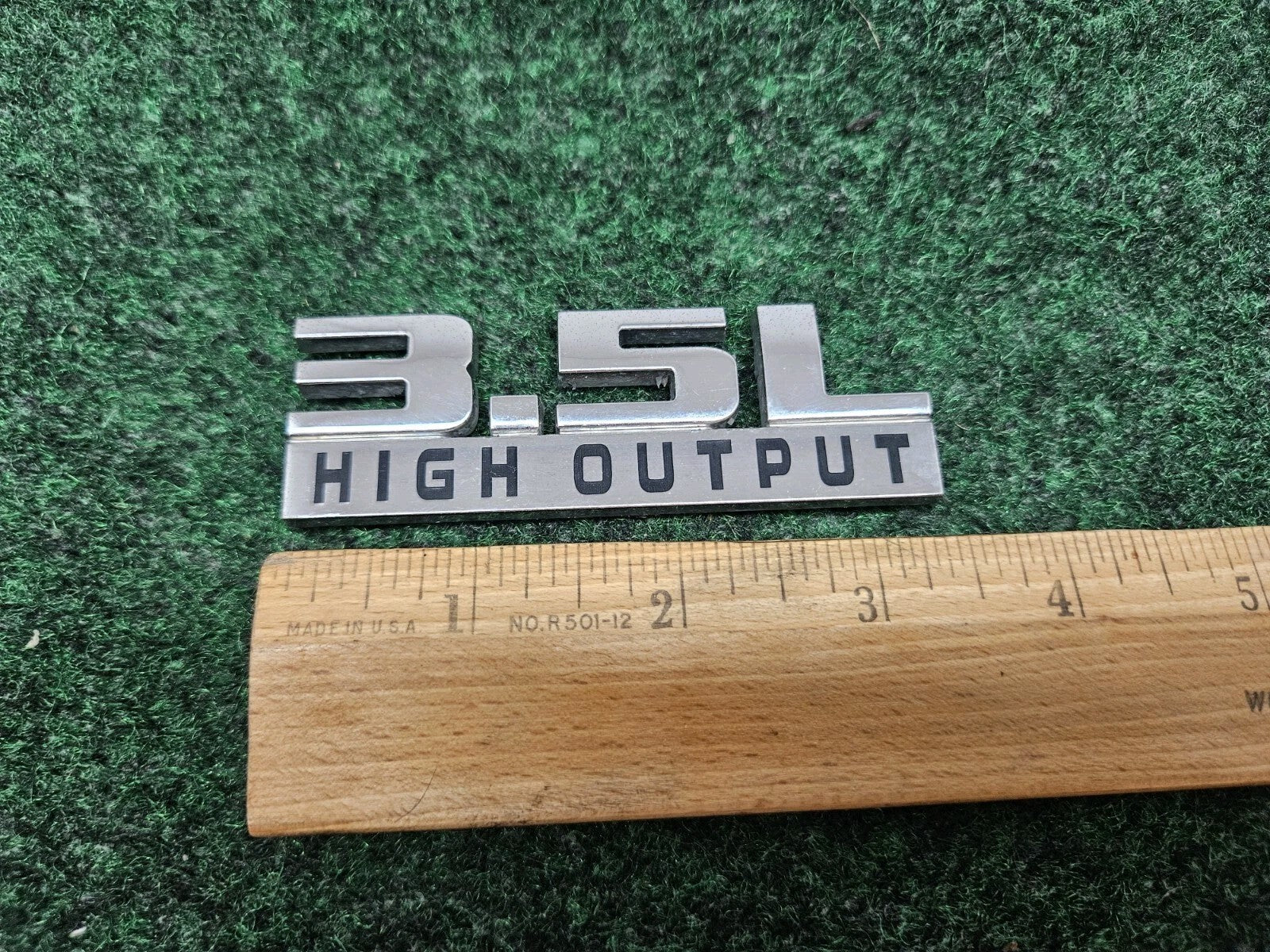 Dodge Charger Magnum 3.5L HIGH OUTPUT Nameplate Emblem 04806330AA GL1