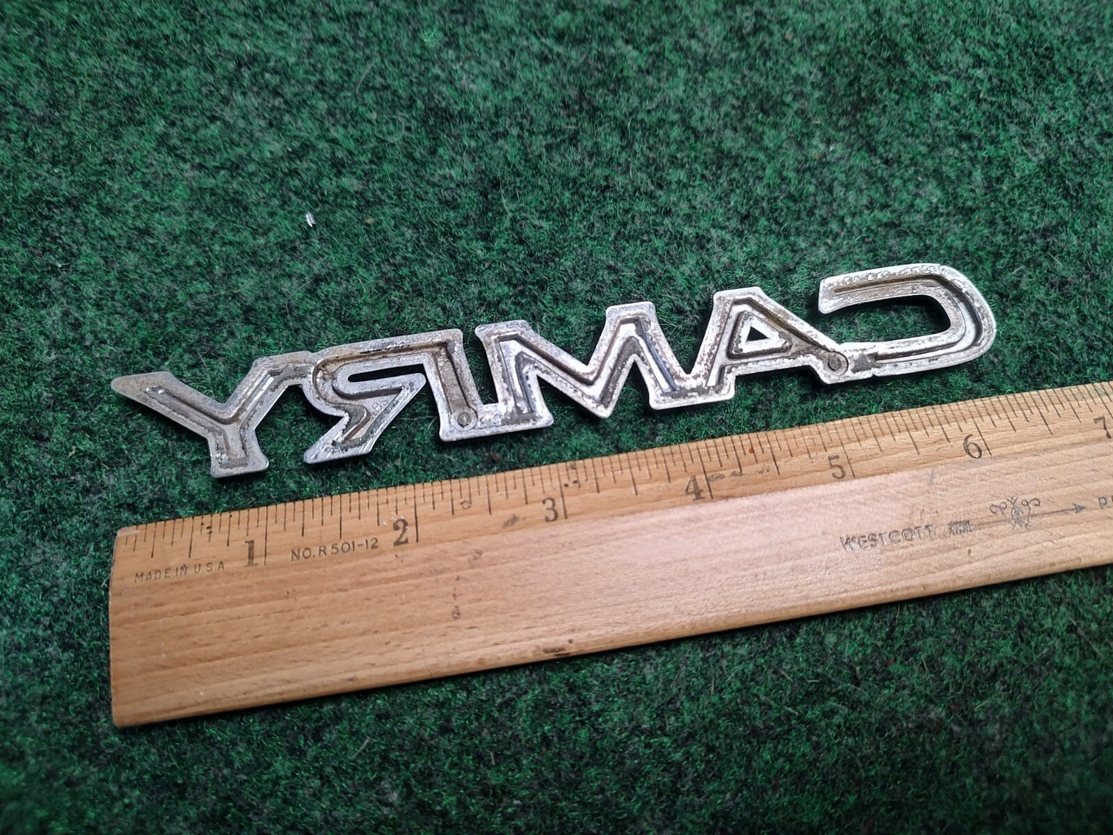 97 98 99 00 01 TOYOTA CAMRY GOLD REAR TRUNK EMBLEM ORNAMENT BADGE LOGO 3S3