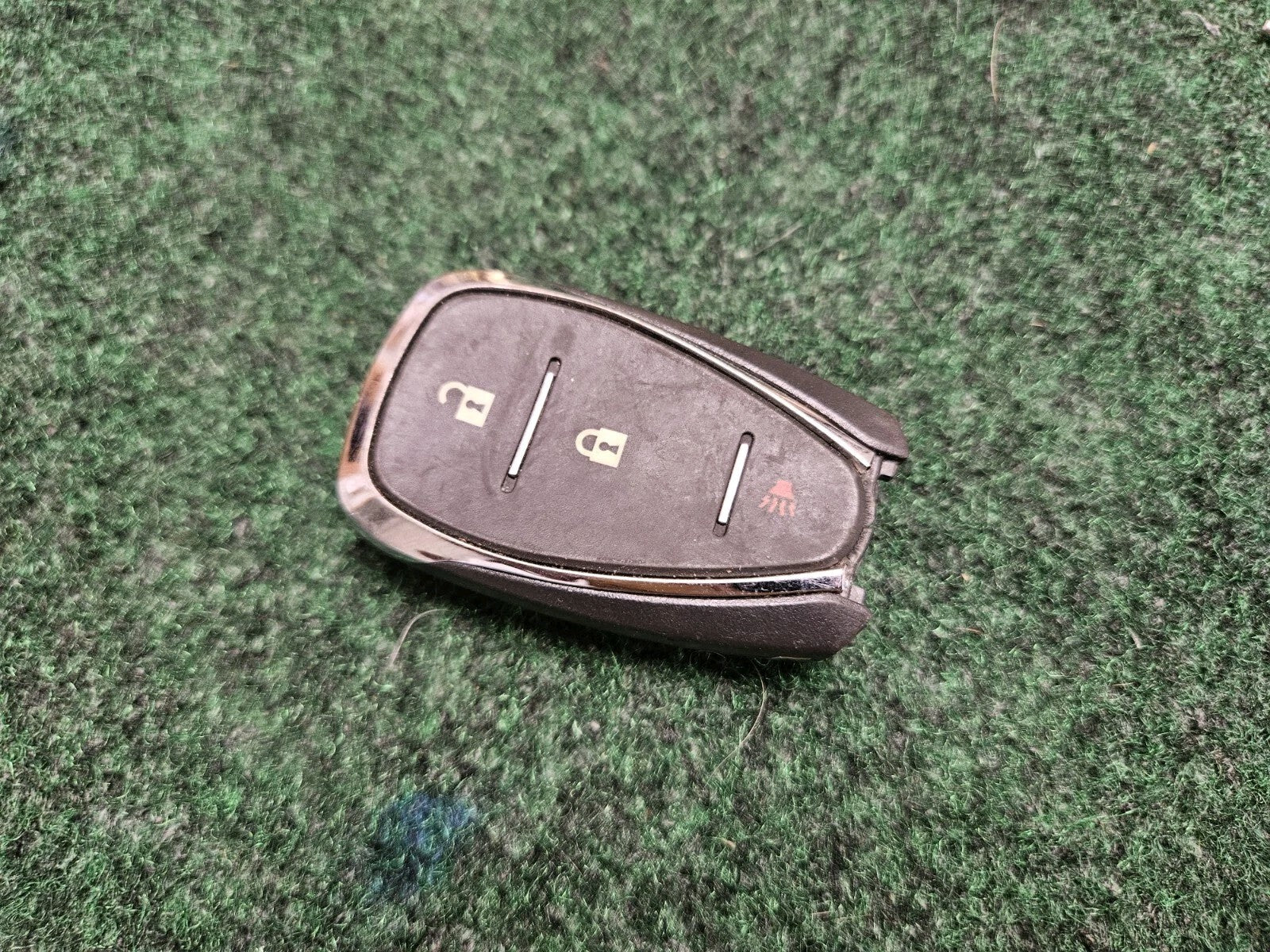 OEM Chevrolet Malibu Cruz Camaro Smart Key Fob w/ 3 Buttons Used Key Cut 7S5