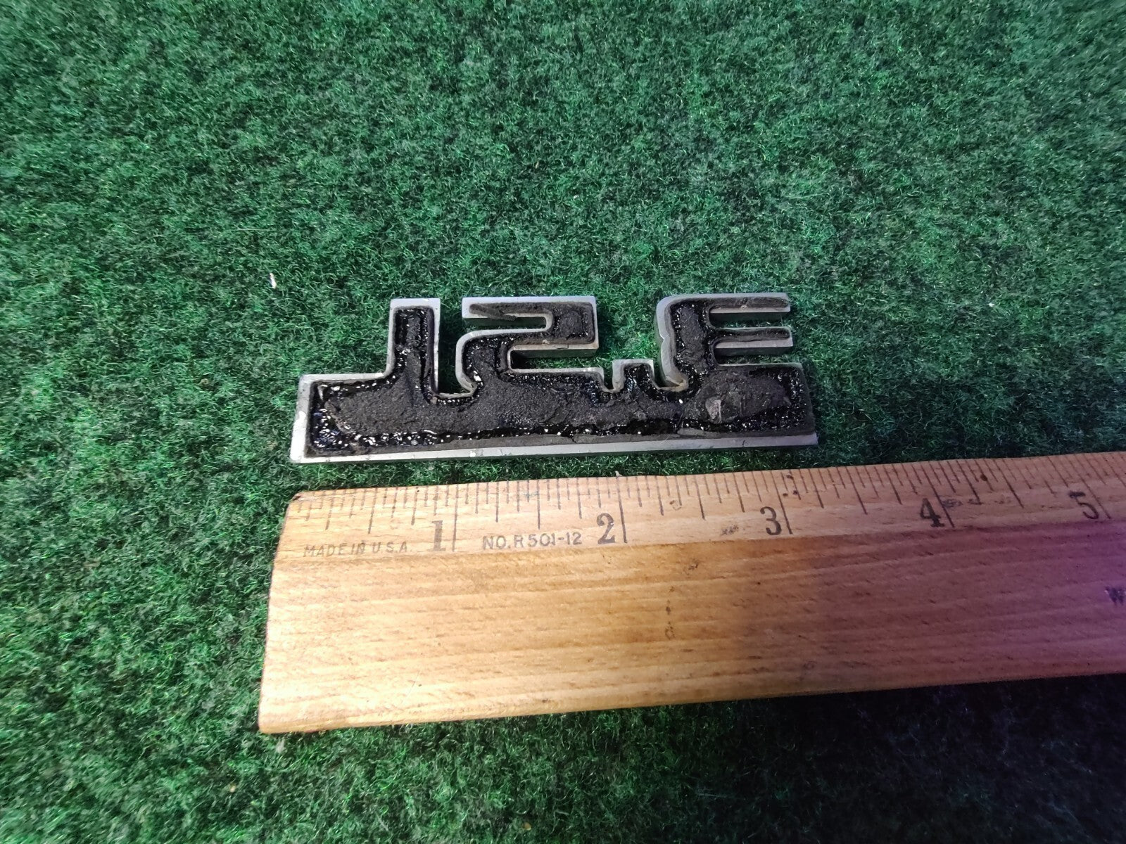 Dodge Charger Magnum 3.5L HIGH OUTPUT Nameplate Emblem 04806330AA 6S4