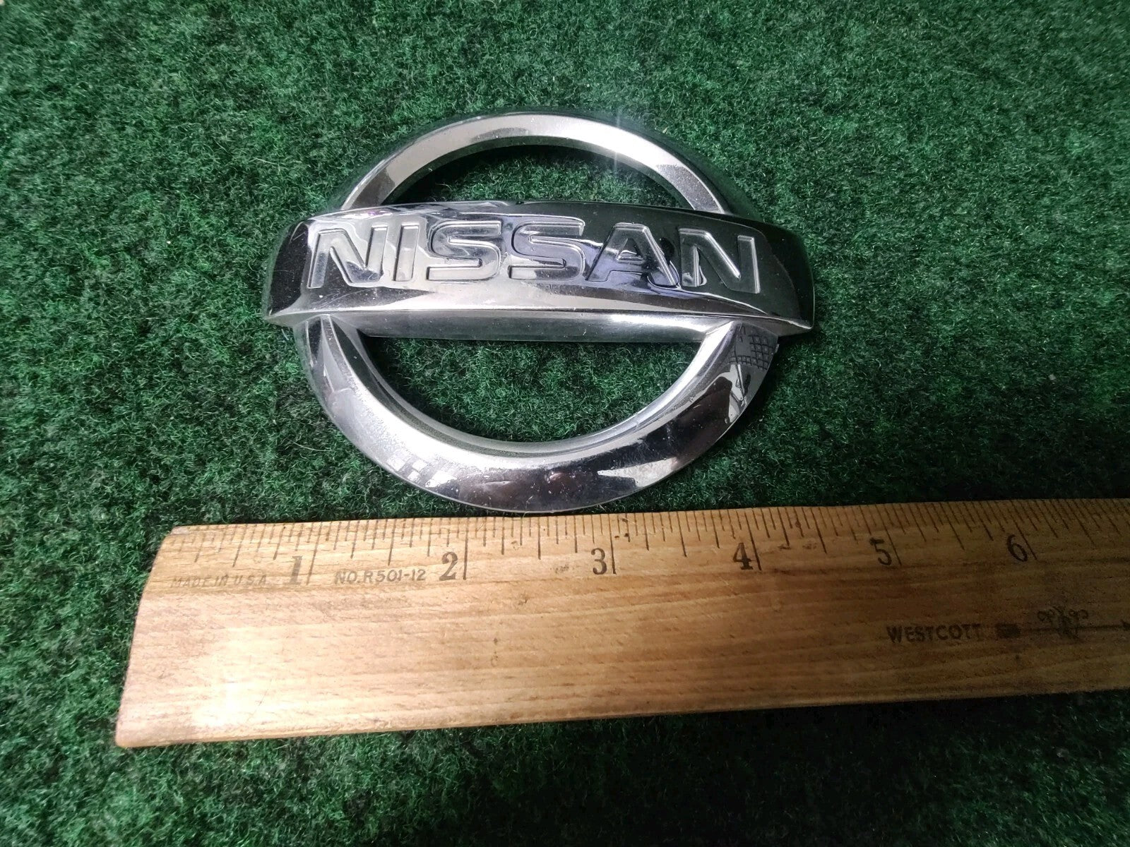 2002 2003 2004 NISSAN XTERRA FRONT CHROME EMBLEM LOGO BADGE SYMBOL OEM 4L8