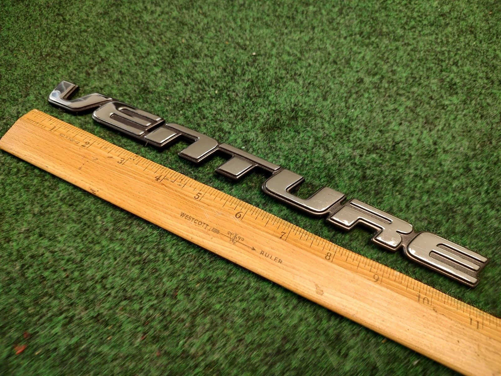 1997-2005 CHEVROLET VENTURE REAR EMBLEM BADGE LOGO CHROME OEM 1S4