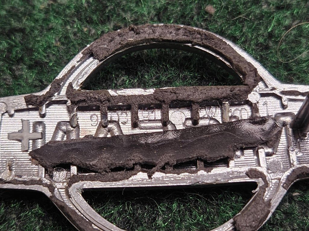 1988-02 Nissan Pathfinder Rear "Nissan" Emblem Badge Name Plate 90891-2W100 6M7