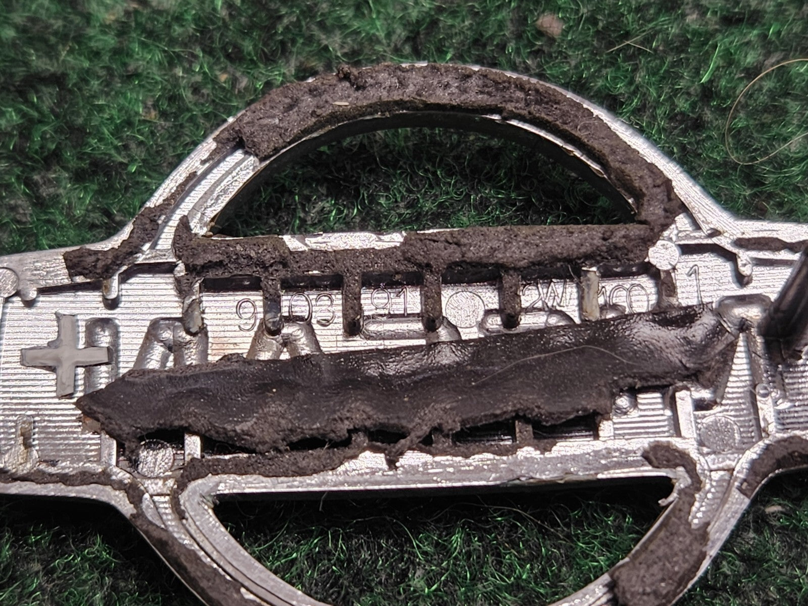 1988-02 Nissan Pathfinder Rear "Nissan" Emblem Badge Name Plate 90891-2W100 6M7