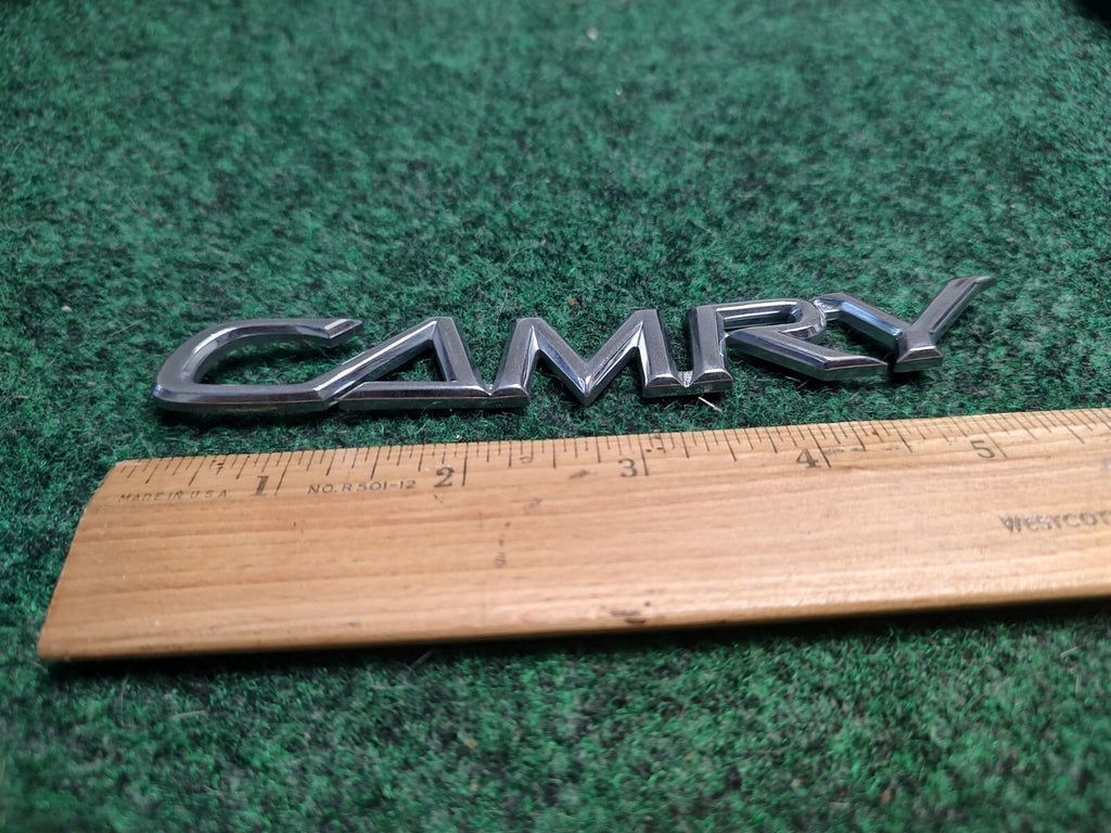 2002-2006 TOYOTA CAMRY CHROME REAR EMBLEM LOGO BADGE NAME PLATE OEM 3S3
