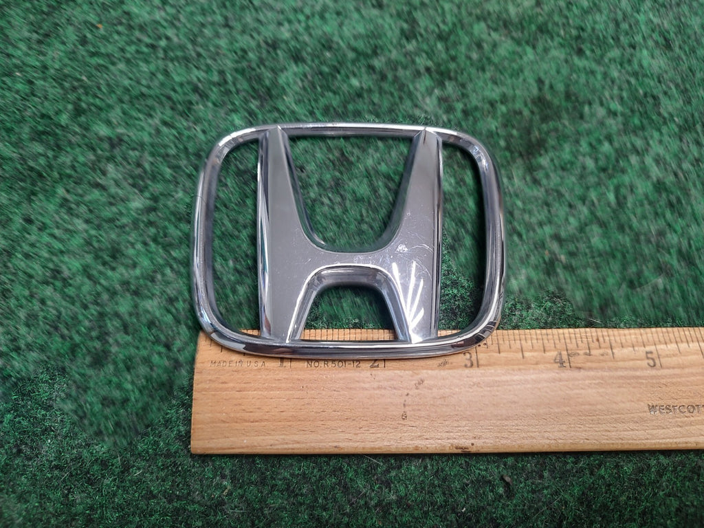 2003-2005 HONDA ACCORD SEDAN REAR TRUNK CENTER EMBLEM BADGE LOGO SYMBOL OEM 3S6