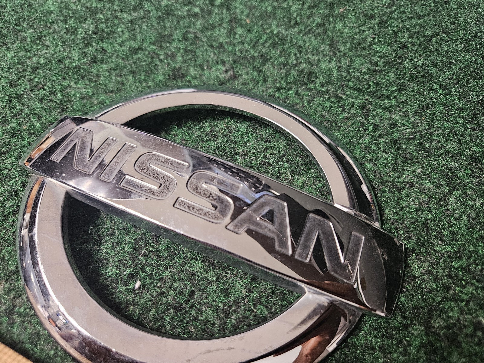 2004-2009 NISSAN QUEST REAR CHROME EMBLEM LOGO SIGN SYMBOL  65890-5Z010 3L6