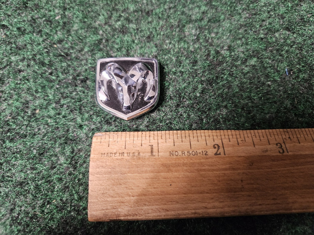 DODGE STEERING WHEEL EMBLEM RAM 1500 2500 CHARGER DURANGO CARAVAN OEM 2L5