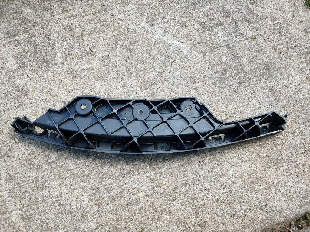 14-16 JEEP GRAND CHEROKEE OEM DRIVER SIDE LH SIGNAL LIGHT BRACKET 6002TM0196 JT1