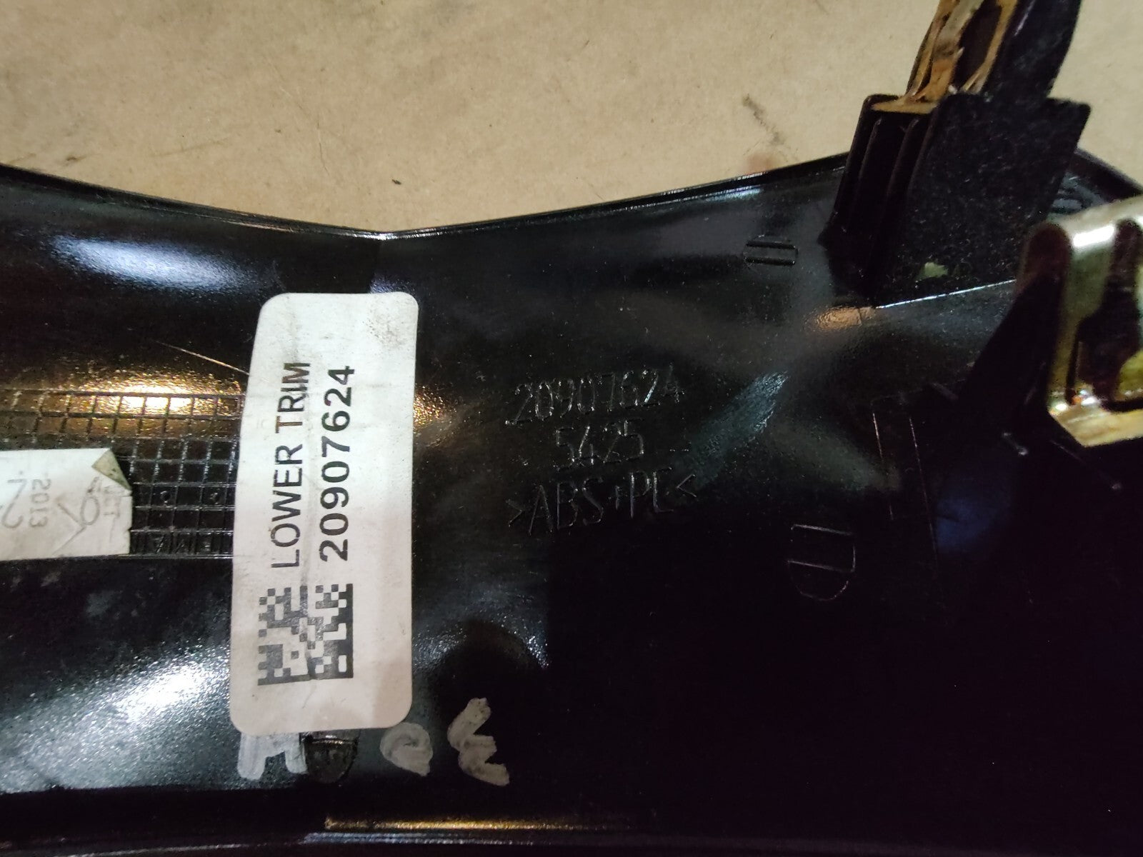2013 -2019 CADILLAC XTS DASH PANEL LOWER TRIM BEZEL COVER PLATE OEM 20907624 CL1