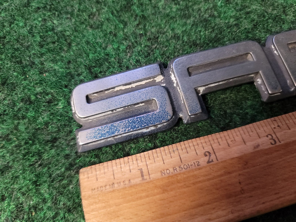 GMC 1995-2005 Safari Front Door Emblem Badge Logo Nameplate Name 15690680 2S9