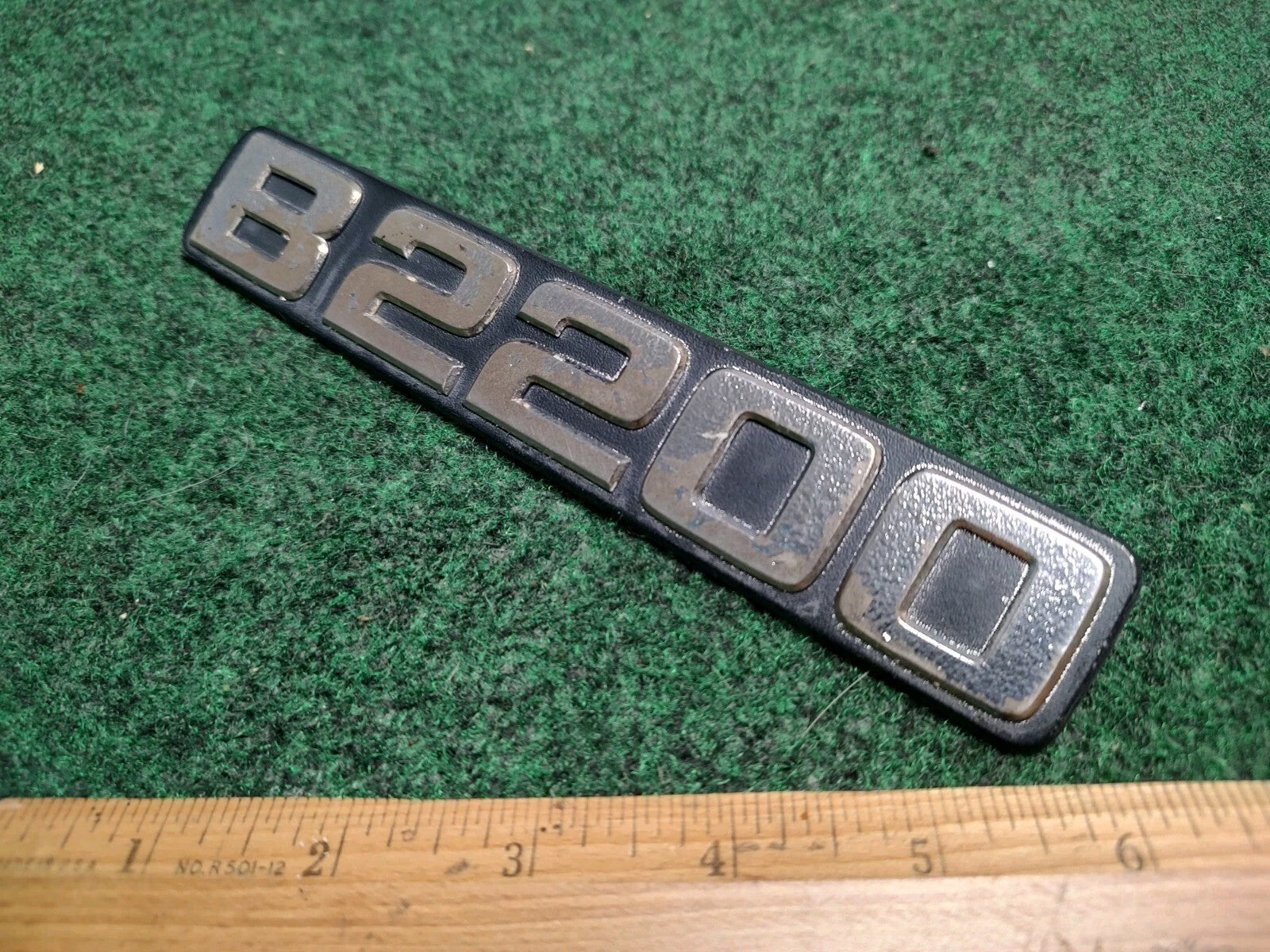 1986-1993 MAZDA B2200 SIDE FENDER EMBLEM BADGE SYMBOL LOGO NAMEPLATE 2S4