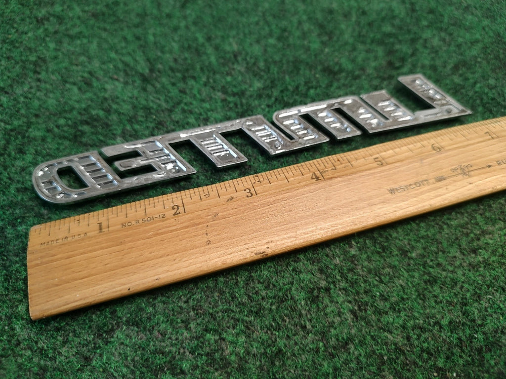 TOYOTA LIMITED CHROME SIDE EMBLEM LOGO BADGE SIGN SYMBOL NAME Scratches OEM 4S3