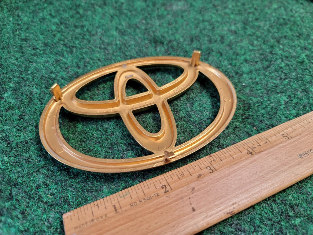 TOYOTA MATRIX GRILLE EMBLEM 75311-AA030 OEM Gold 1M9