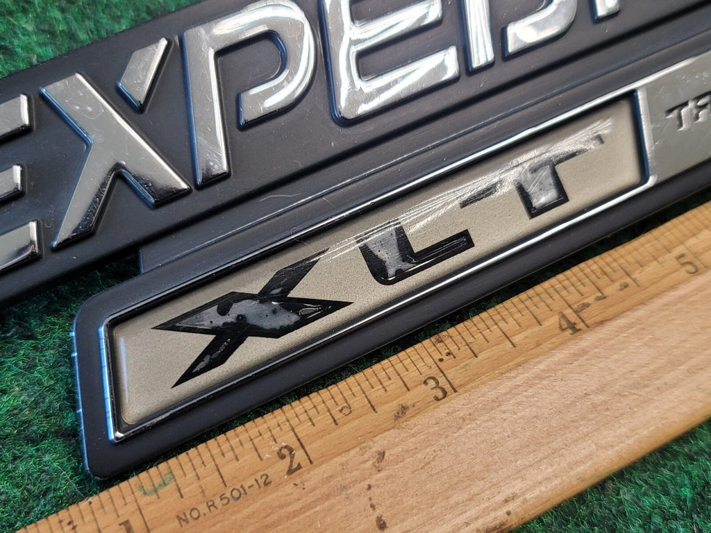 1998 - 2002 Ford Expedition XLT Triton V8 Emblem Eddie Bauer XL14-16B114-AA 1M6