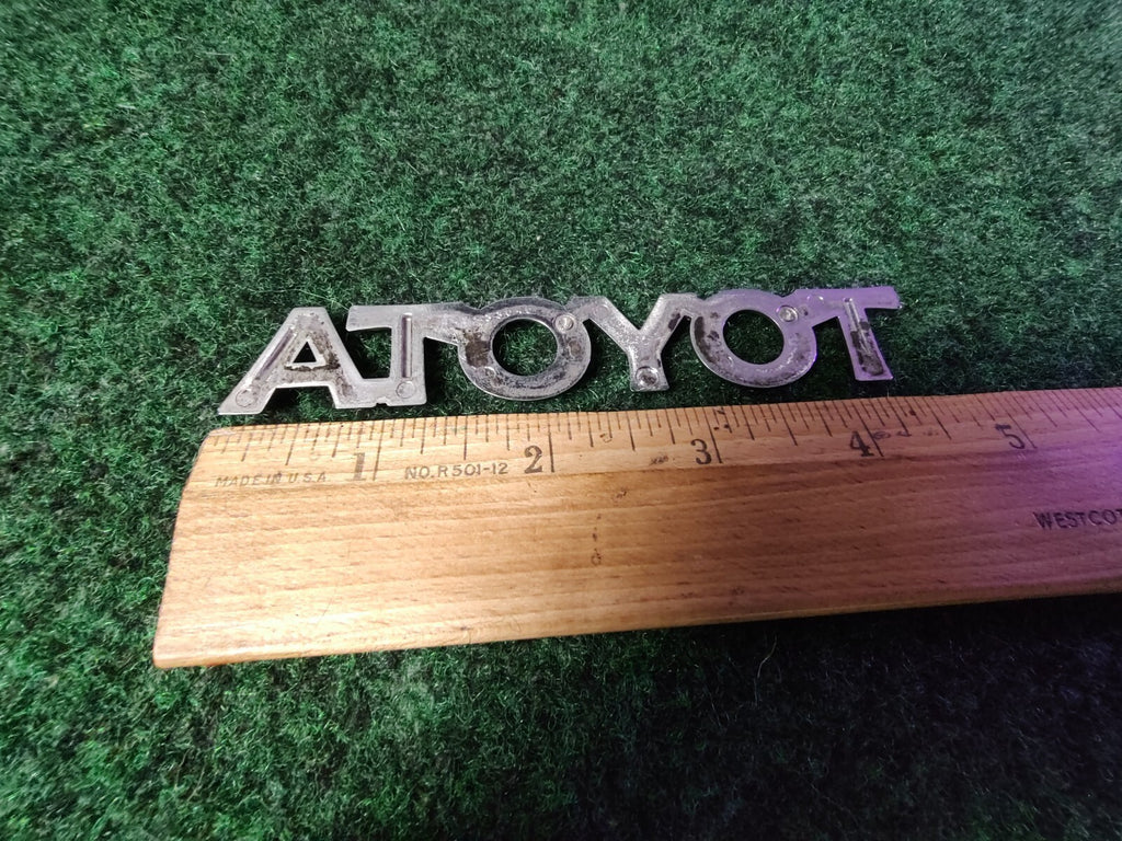 1997-2001 Toyota Camry Rear Trunk Lid Emblem Badge Chrome OEM 75447-33040 6S4