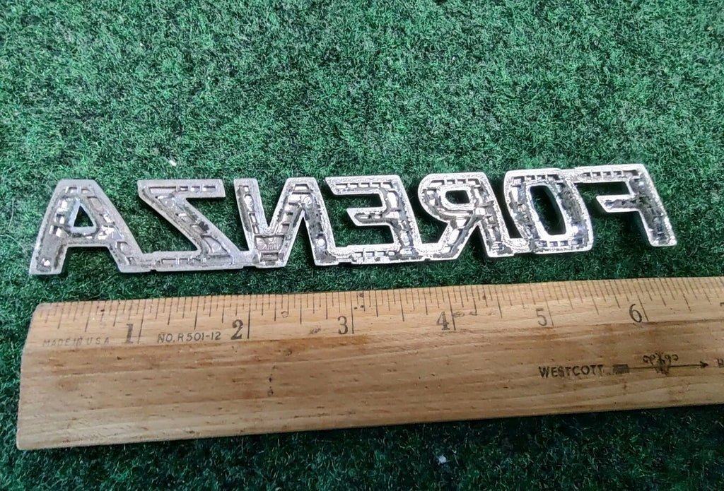 04 05 06 07 08 SUZUKI FORENZA REAR TRUNK LID EMBLEM LOGO BADGE SIGN OEM 8L4