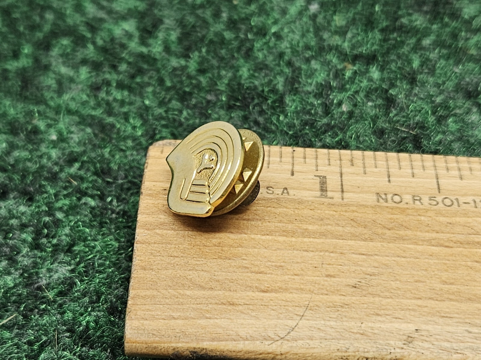 Vintage 1980s United Way Gold Tone Union Made Metal Lapel Pin