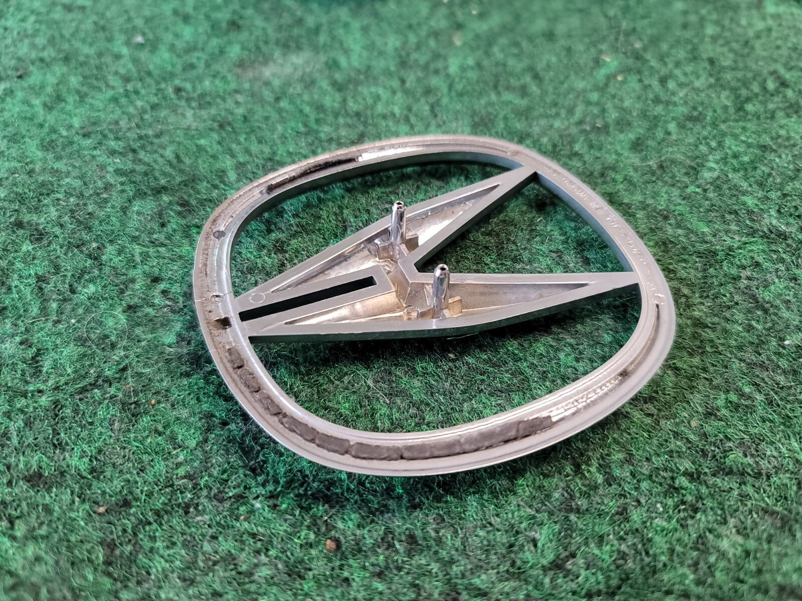 2000-2006 ACURA MDX A EMBLEM REAR TRUNK LID LOGO SYMBOL BADGE CHROME OEM 1M4
