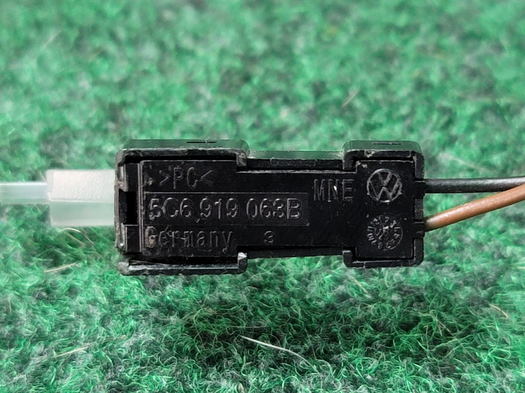 VW Audi Porsche Wiring Harness Plug Connector 2 Wire Pigtail OEM #1J0973332A 3L5